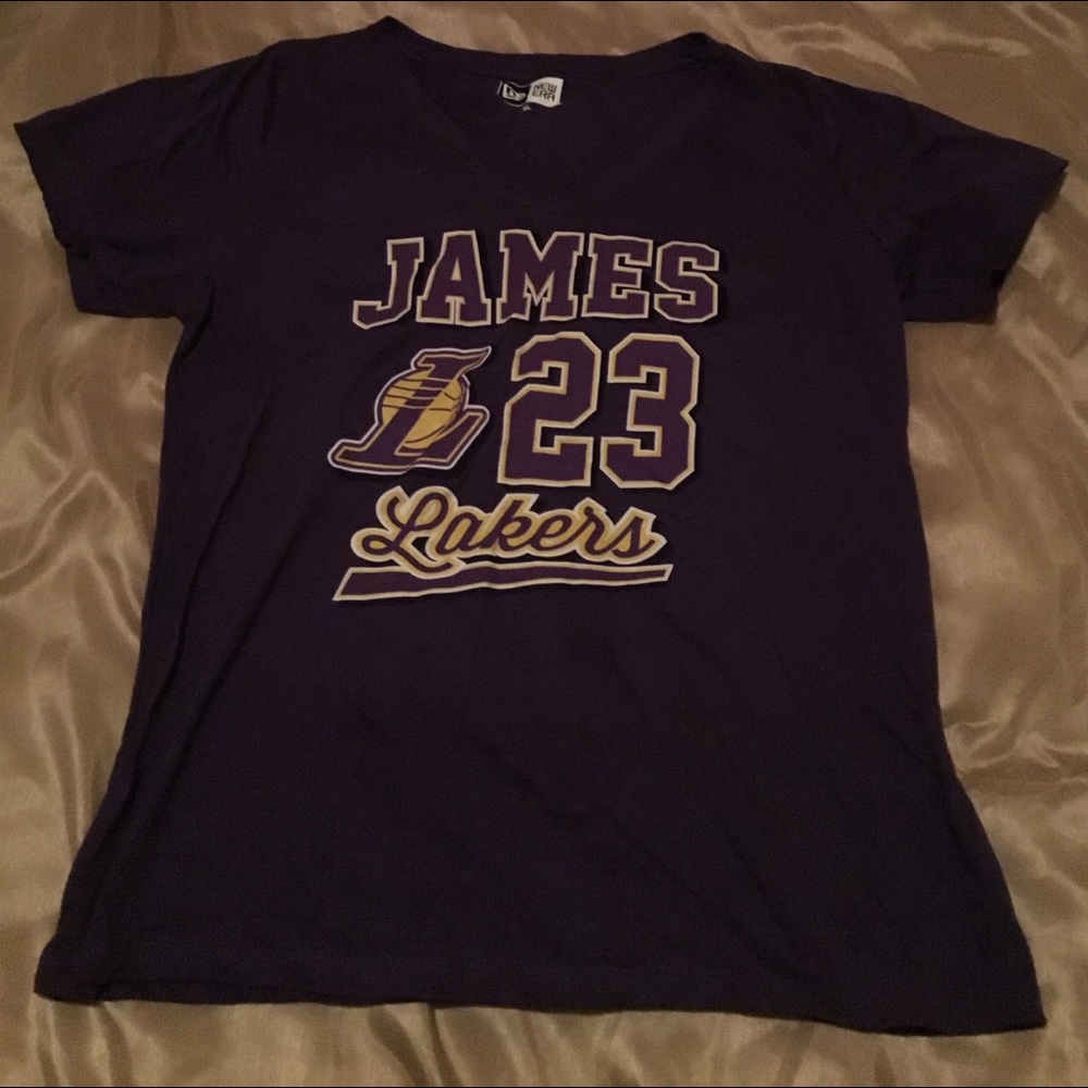 Cute V-neck Lakers Lebron James top XL Not worn